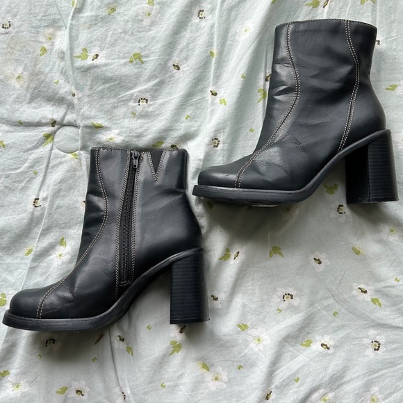 LOWER EAST SIDE Black Heeled Boots - Picture 2 of 8